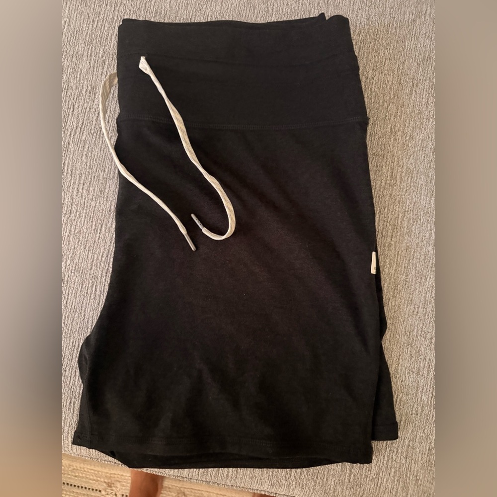 Vuori Charcoal shorts black